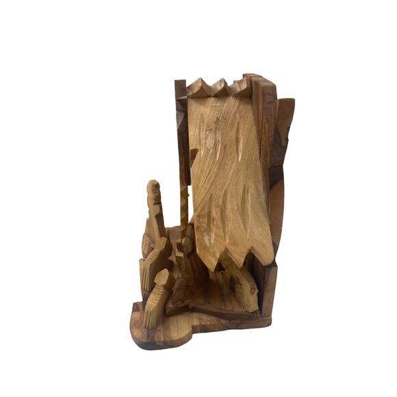 Bethlehem Natural Olive Wood Nativity Scene with Hand Carved Figures - Picture 9 of 12